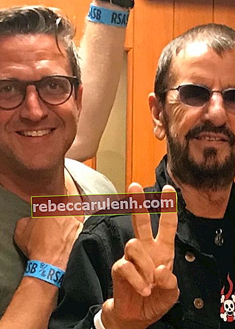 Raúl Esparza avec le batteur légendaire Ringo Starr, comme vu en août 2019
