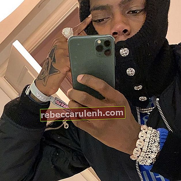 Yung Bans widziany podczas robienia selfie w lustrze w listopadzie 2019 roku