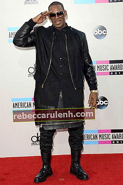 Р. Кели на Американските музикални награди за 2013 г.