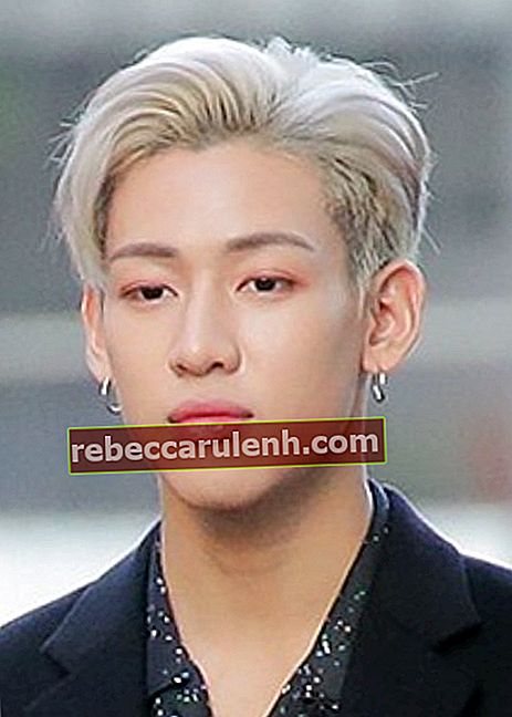 BamBam е заловен, докато е извън Music Bank през октомври 2017 г.