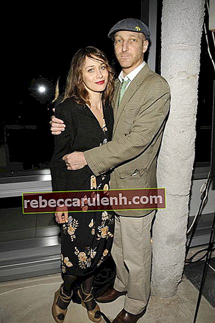 Фиона Эппл со своим бывшим парнем Джонатаном Эймсом в январе 2012 года.
