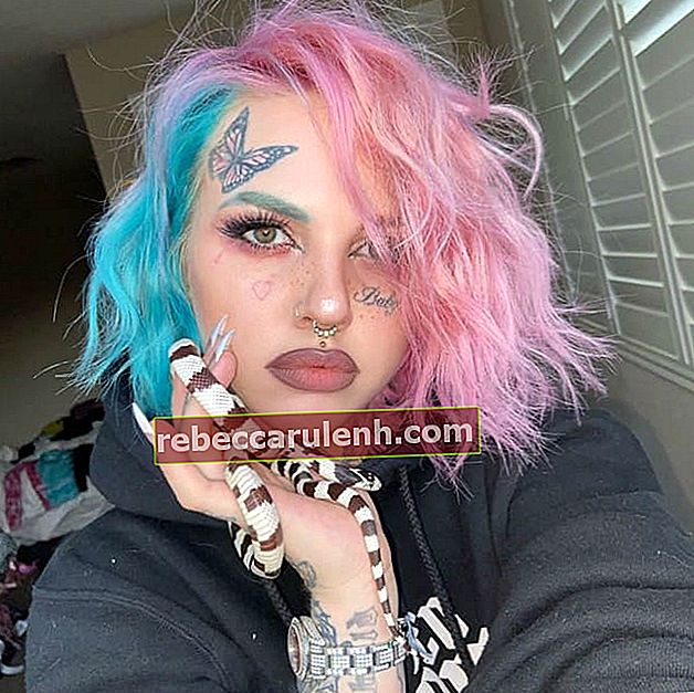 Baby Goth w selfie w lutym 2020 roku