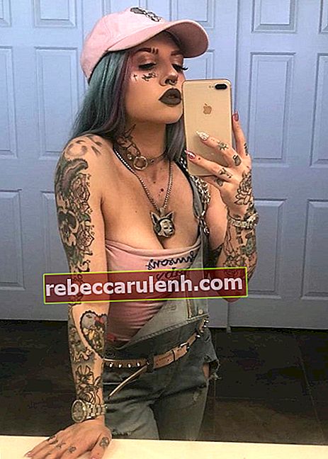 Baby Goth w selfie - sierpień 2019
