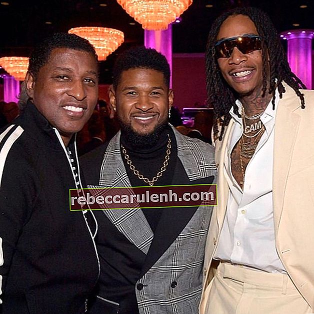 Babyface comme on le voit sur une photo prise avec d'autres artistes musicaux Usher et Wiz Khalifa en janvier 2020