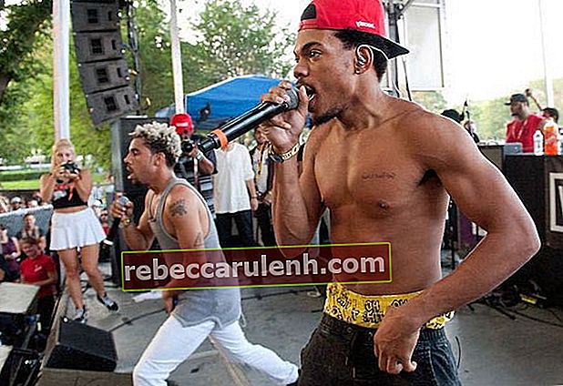Chance the Rapper torse nu et Vic Mensa se produisant à Lollapalooza Day 2 en 2014