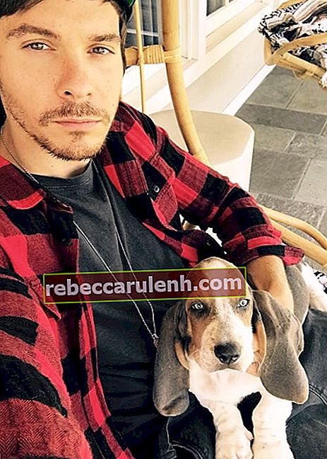 Matthew Koma en selfie avec son chien en octobre 2017