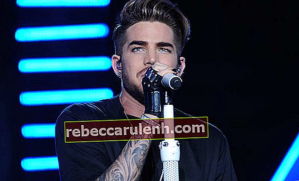 Adam Lambert chantant