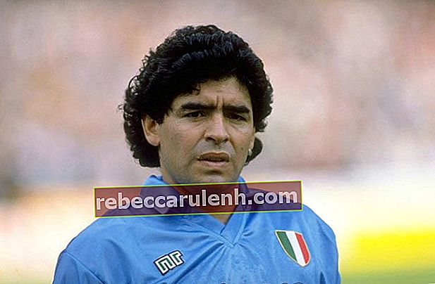 Diego Maradona avant le début du match à domicile de Serie A entre Naples et la Juventus en 1990