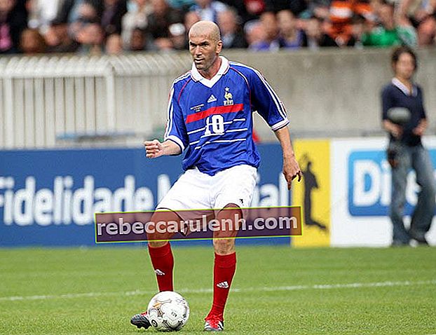 Zinedine Zidane en action lors du match du jubilé Bernard Lama à Paris le 11 juin 2011