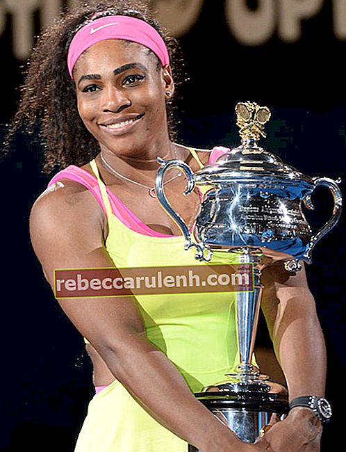 Serena Williams avec son trophée Open d'Australie 2015