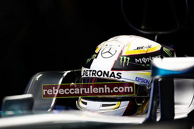 Lewis Hamilton podczas sesji treningowej przed Grand Prix Rosji Formuły 1 30 kwietnia 2016 r. W Soczi w Rosji