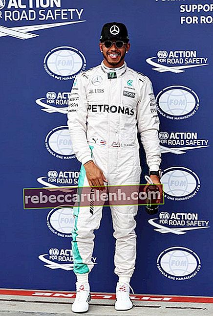 Lewis Hamilton dopo aver vinto il Gran Premio d'Australia di Formula Uno il 19 marzo 2016