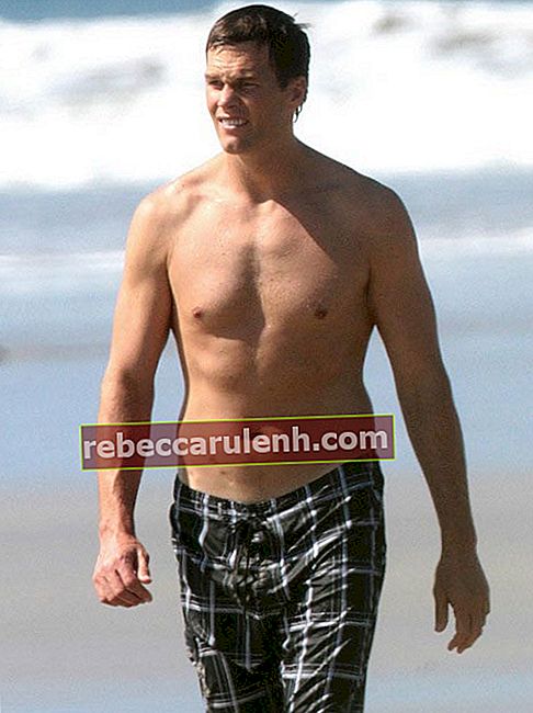 Tom Brady montre son corps chamois sur une plage de San Carlos, Costa Rica en mars 2015
