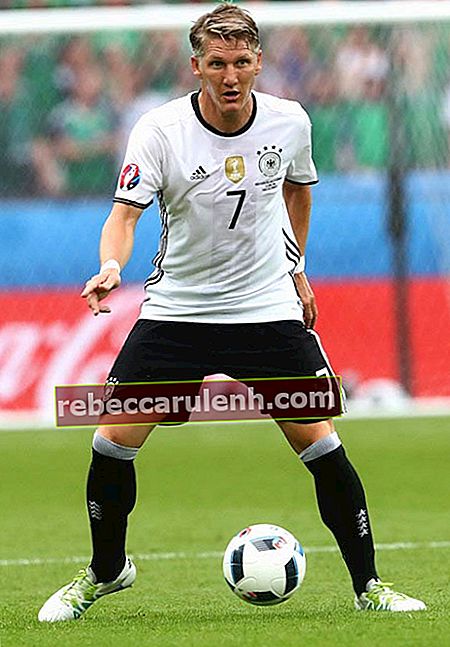Bastian Schweinsteiger w akcji podczas meczu fazy grupowej UEFA EURO 2016 pomiędzy Niemcami a Irlandią Północną 21 czerwca 2016 r.