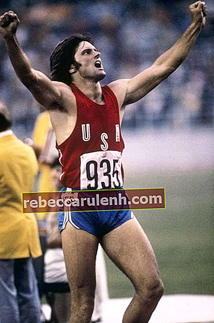 Caitlyn Jenner als Bruce feiert seinen Goldmedaillengewinn bei den Olympischen Spielen 1976 in Montreal