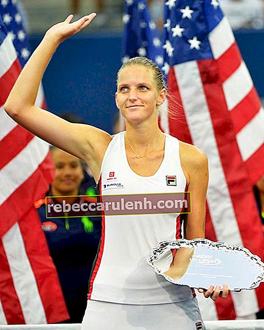 Karolina Pliskova détient le prix pour une deuxième place à l'US Open 2016 après avoir perdu contre Angelique Kerber de l'Allemagne en finale
