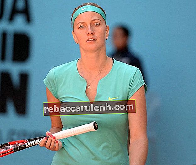 Петра Квитова по време на турнир през май 2015 г.
