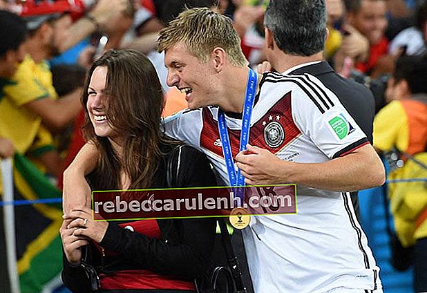 Toni Kroos und Jessica Farber nach dem Endspiel der FIFA-Weltmeisterschaft 2014 zwischen Deutschland und Argentinien am 13. Juli 2014 in Rio de Janeiro, Brasilien