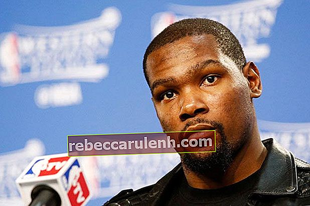 Kevin Durant lors d'une presse médiatique après le match trois de la finale de la Conférence Ouest des éliminatoires de la NBA 2016 le 22 mai 2016