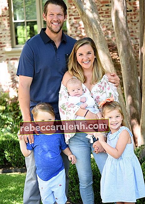 Clayton Kershaw z żoną i dziećmi, jak widać w kwietniu 2020 r