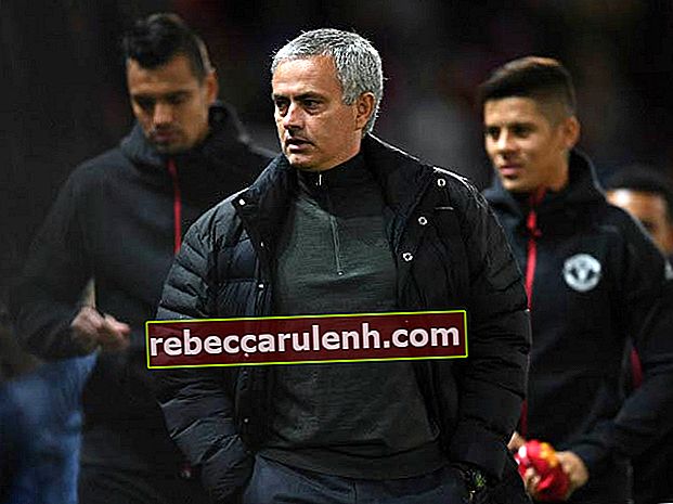 Jose Mourinho podczas meczu Ligi Europejskiej UEFA pomiędzy Manchesterem United a Fenerbahce SK w październiku 2016 roku
