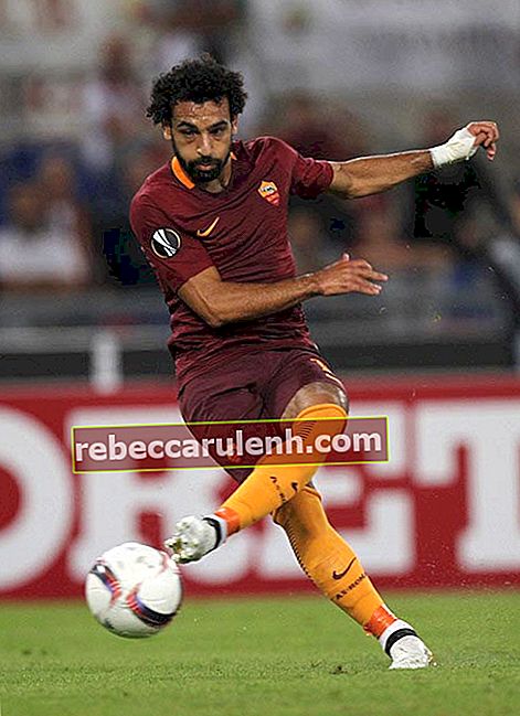 Mohamed Salah passa la palla durante una partita di UEFA Europa League tra Roma e FC Astra Giurgiu il 29 settembre 2016