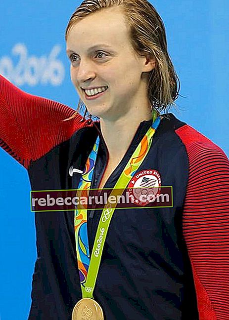 Кейти Ледеки получава златния медал на Олимпийските игри в Рио през август 2016 г.
