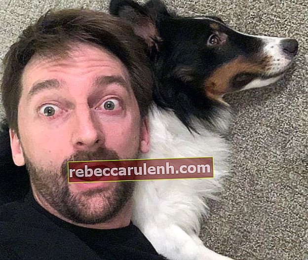 Aaron Kyro dans un selfie avec son chien vu en juin 2019