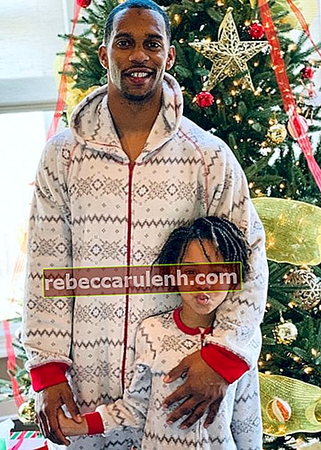Victor Cruz sur une photo de Noël avec sa petite fille en décembre 2018