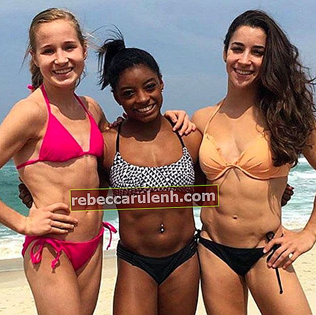 Aly Raisman, Simone Biles, Madison Kocian bikinis Рио де Жанейро плаж август 2016 г.