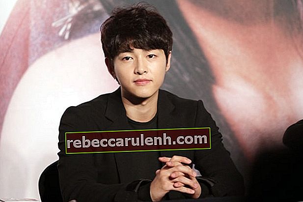 Song Joong-ki, както се вижда на снимка, направена на продуцентската презентация „The Innocent Man“ през септември 2012 г.
