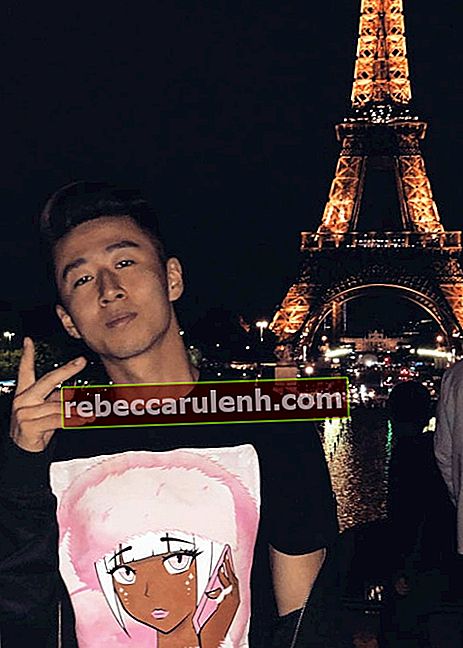 Jimmy Zhang posant pour la caméra à Paris, France en septembre 2019