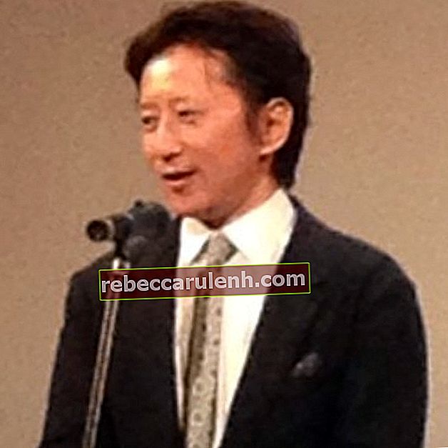 Hirohiko Araki comme on le voit sur une photo prise lors d'un discours qu'il a prononcé le 5 décembre 2013