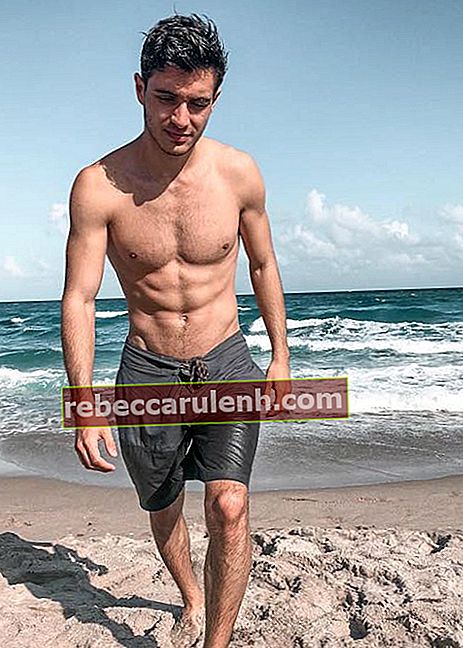 Тяло на Габриел Конте без риза през 2018 година