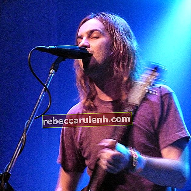 Кевин Паркър, както се вижда на снимка на концерт в клуб Niceto, Буенос Айрес през август 2012 г.
