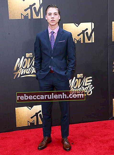 Мэттью Эспиноса на церемонии вручения наград MTV Movie Awards 2016