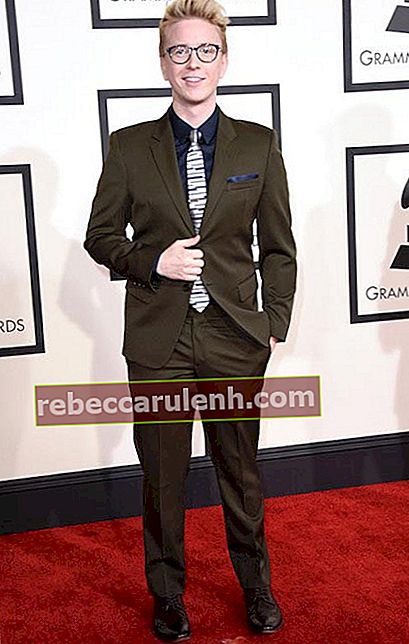 Tyler Oakley bei den Grammy Awards 2015