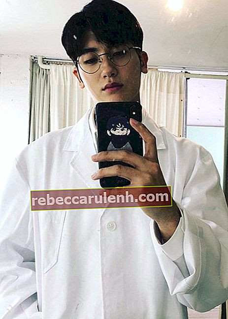 Park Hyung-sik en selfie en octobre 2018