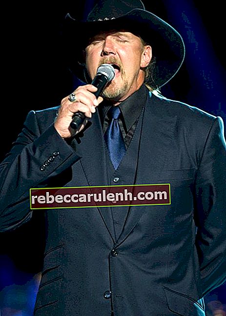 Trace Adkins performing at the National Memorial Day Concert in May 2009