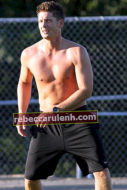 Тялото на Jensen Ackles без риза