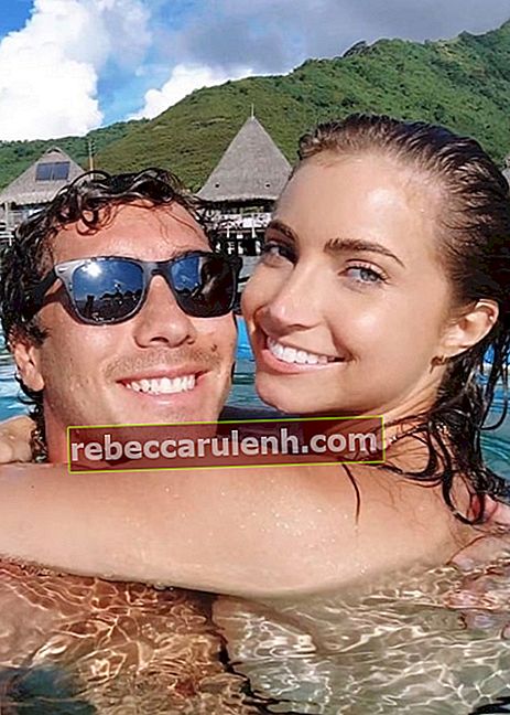 Koa Rothman vu dans un selfie pris avec sa petite amie Anna Louise en mars 2020