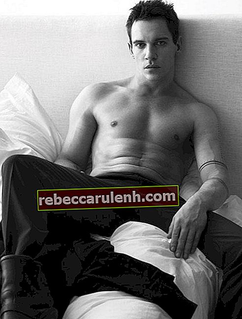 Body senza camicia di Jonathan Rhys Meyers