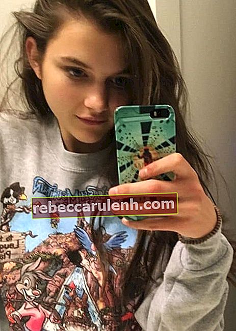 Chloe East in un selfie visto nell'aprile 2018