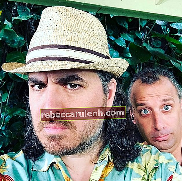Brian Quinn dans un selfie avec Joe Gatto à Hawaï en avril 2017