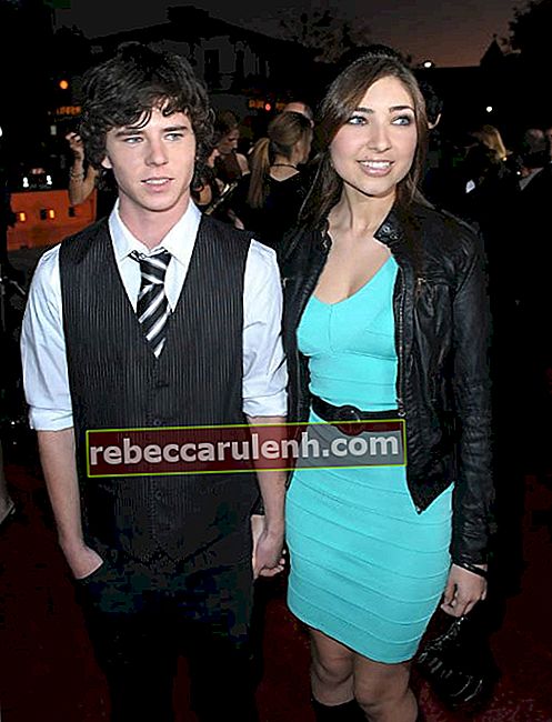 Charlie McDermott und Shelby Young bei der Premiere von „The Twilight Saga: New Moon“ im November 2009