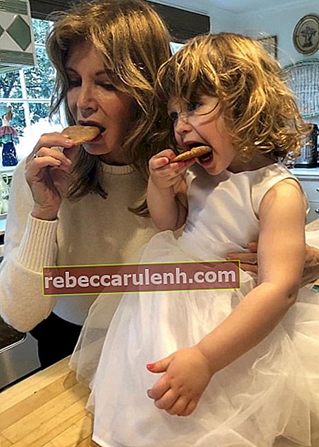 Jaclyn Smith beim Kochen von Keksen mit ihrer Enkelin in einem Instagram-Post im Februar 2019