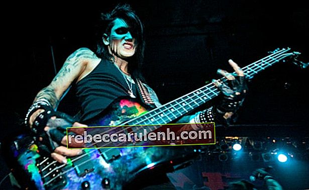 Ashley Purdy durante una performance come si è visto nel novembre 2015