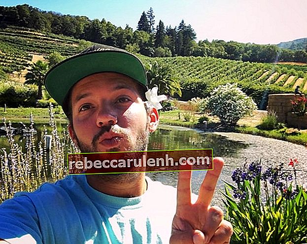 Heath Hussar schmollt in einem Selfie im Weingut Benziger Family Winery im August 2016