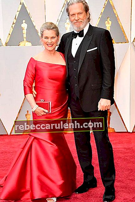 Джеф Бриджис със съпругата си Сюзън Гестън по време на наградите „Оскар“ през 2017 г.