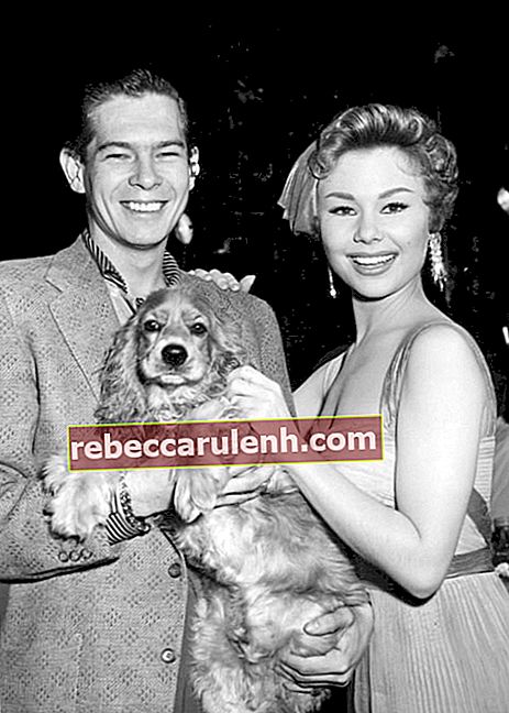 Mitzi Gaynor posa per una foto insieme a Johnnie Ray nel 1954